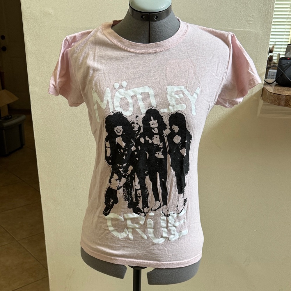 Tultex Pink Mötley Crüe Women’s T-Shirt